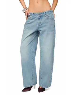 Edikted Petite Raelynn Light Rinse Wash Low Rise Baggy Jeans