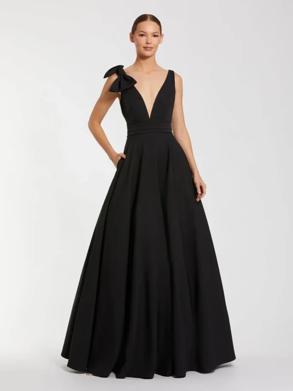 Petite Black Sleeveless Plunge Neck Ball Gown With Bow Detail