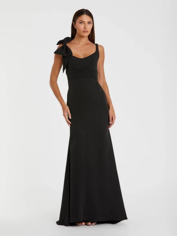Black Scoop Neck Trumpet Gown With Bow